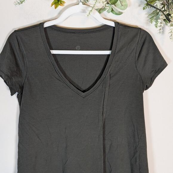 Lululemon Olive Green Split Front Love Tee Top size small - Picture 3 of 7